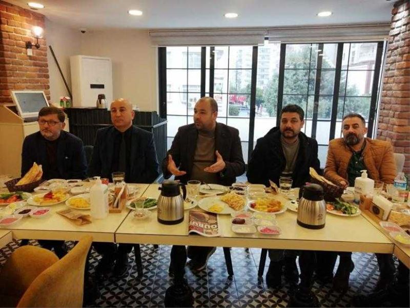 Ak Parti Adana İl Yönetim Kurulu Üyesi Dinçer Dinç, Gazetecilerle Kahvaltıda Buluştu
