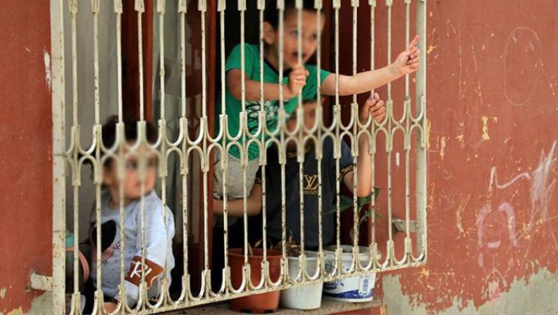 Vicdansız anne çocuklardan birini dövüp sokağa attı, 4