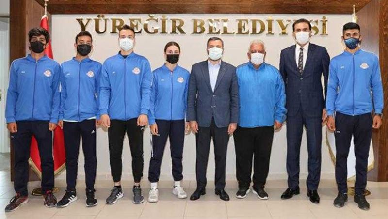 Başarılı Sporcular Başkan Kocaispir’i Ziyaret Etti