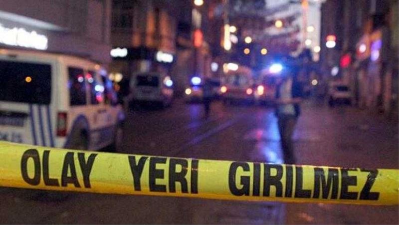 Mahalleli ve uyuşturucu satıcıları arasında silahlı, bıçaklı kavga: 3 yaralı