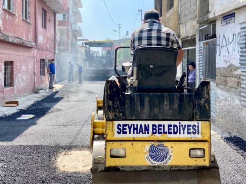 Seyhanda asfalt atağı sürüyor