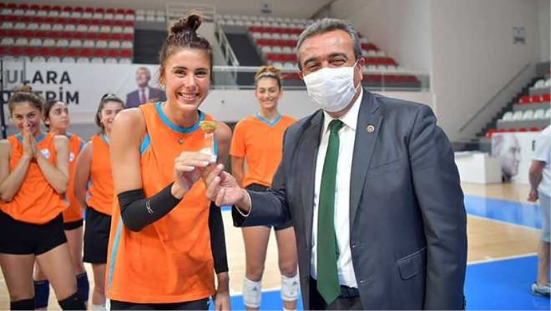 Voleybolcular lige hazırlanıyor...